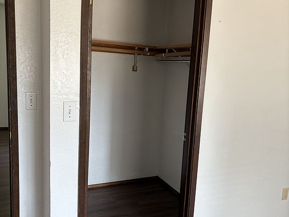 Master_bed walk-in closer