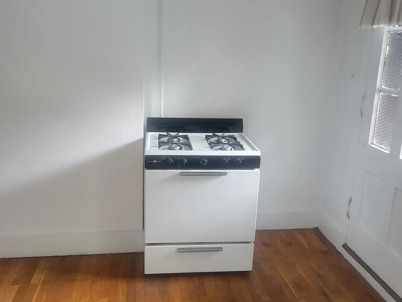 1 bed, 500 sqft, $1,300 — Photo 4