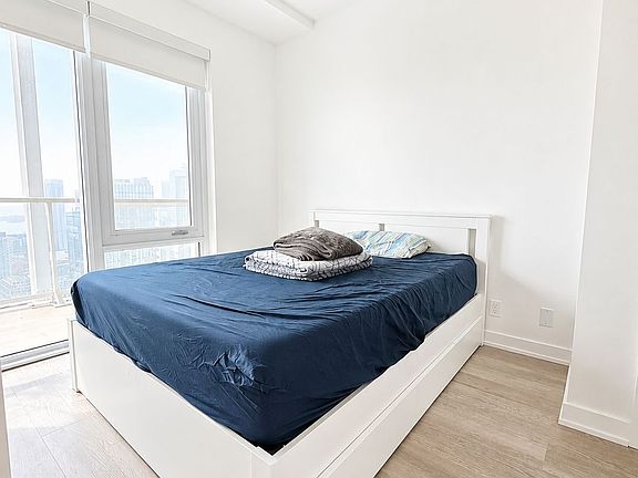 5th image of 88 Queen St E #5209