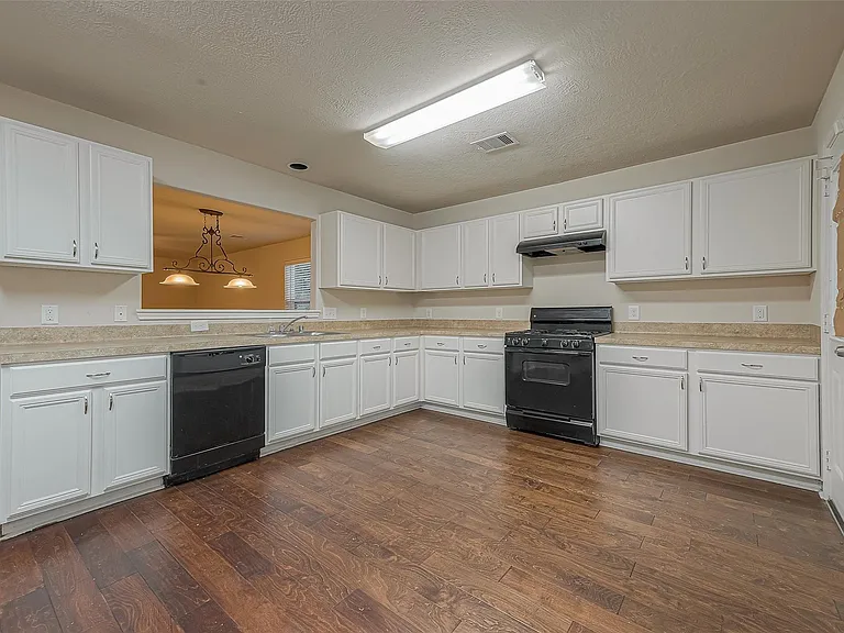 6352 Austinville Dr — Photo 13