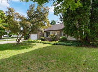 5054 Farnhurst Rd, Lyndhurst, OH 44124