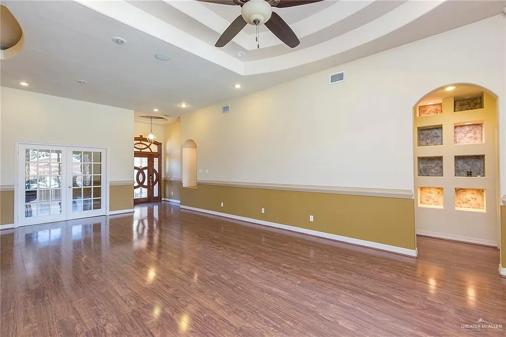 3 bed, 4.0 bath, 2441 sqft, $2,600 — Photo 3