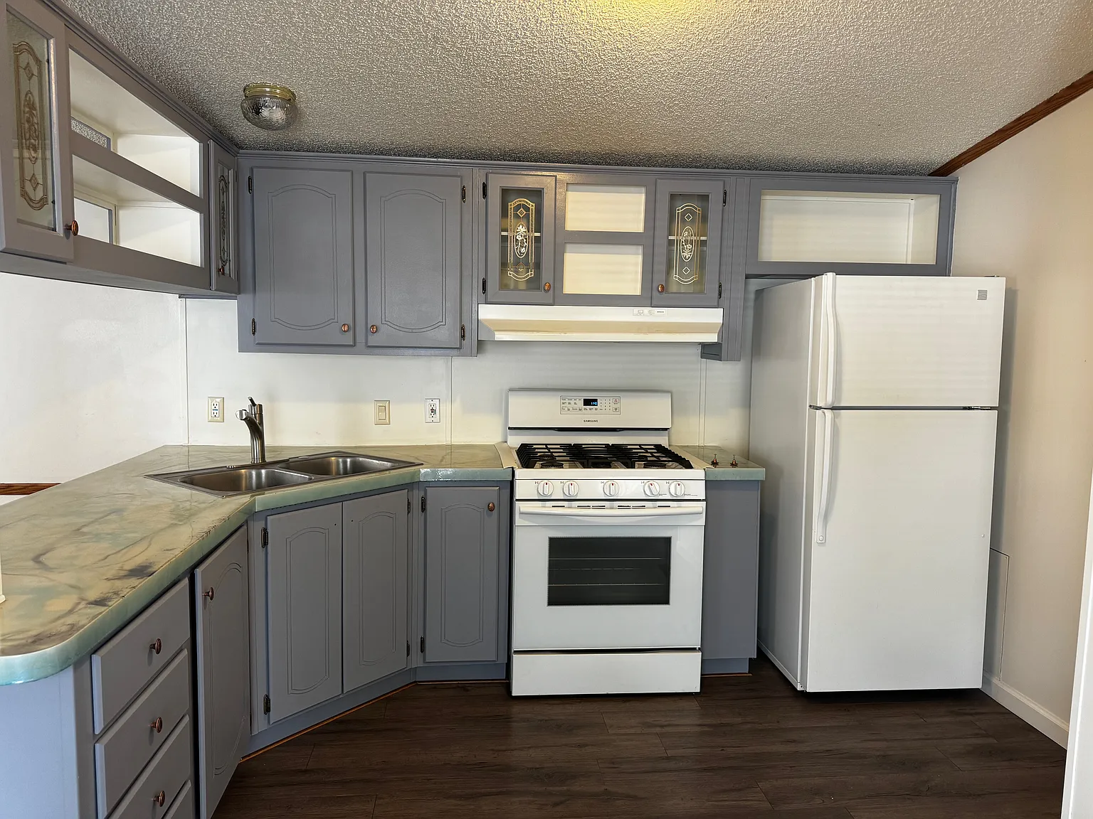 3 bed, 1150 sqft, $995 — Photo 2