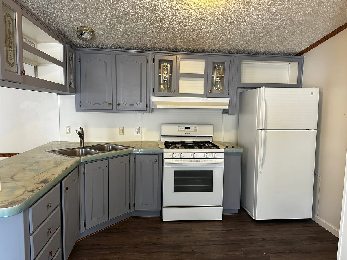 Building Photo - 260 S Land Ave #27