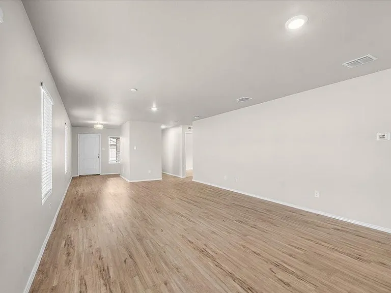1412 Silver Oak Ln — Photo 23