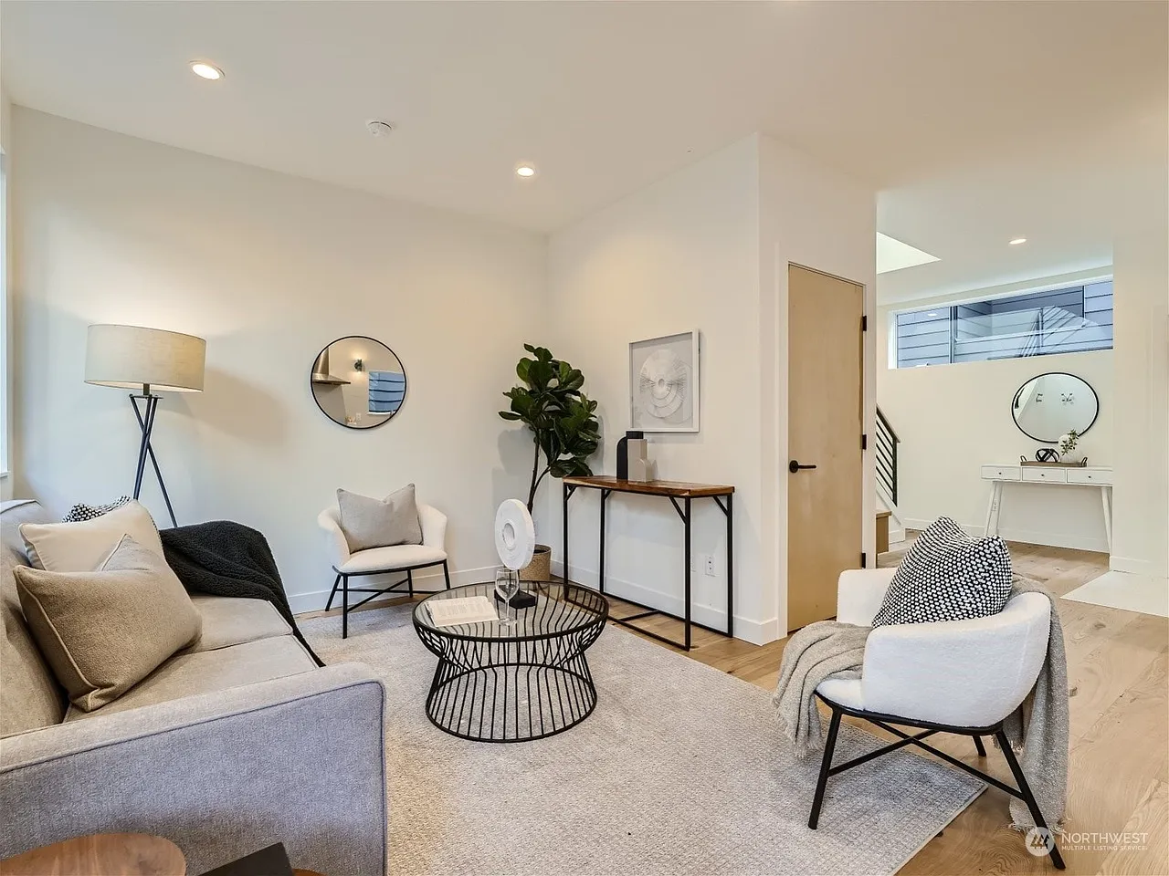 2 bed, 1.5 bath, 1100 sqft, $3,250 — Photo 2