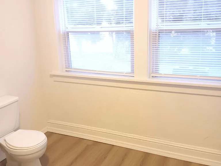 315 NE 28th Ave #204 — Photo 8
