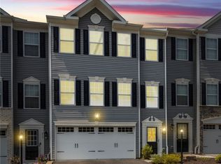 217 Lockheed Dr, Coraopolis, PA 15108