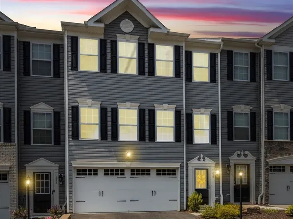 217 Lockheed Dr, Coraopolis, PA 15108