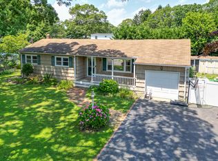 65 Hampton Ave, Mastic, NY 11950