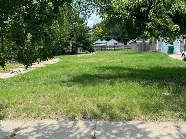 121 N Gordon Ave, Wichita, KS 67203