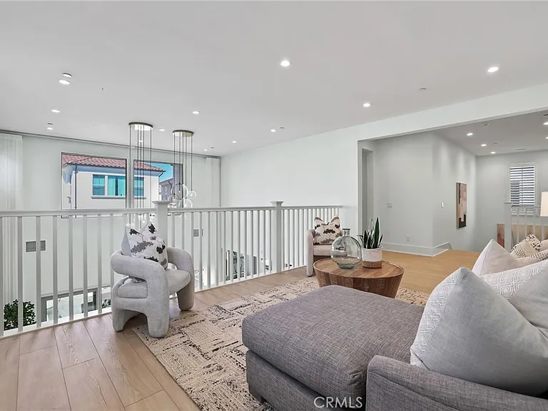 107 Orbit — Photo 21