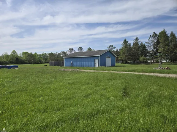 4179 Kilgore Rd, Avoca, MI 48006