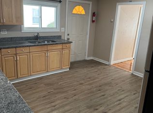 372 Hamilton St #1F, Southbridge, MA 01550