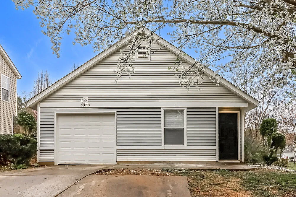 3 bed, 2.0 bath, 1115 sqft, $2,450 — Photo 1