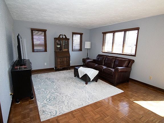 Family Room 14'x13'