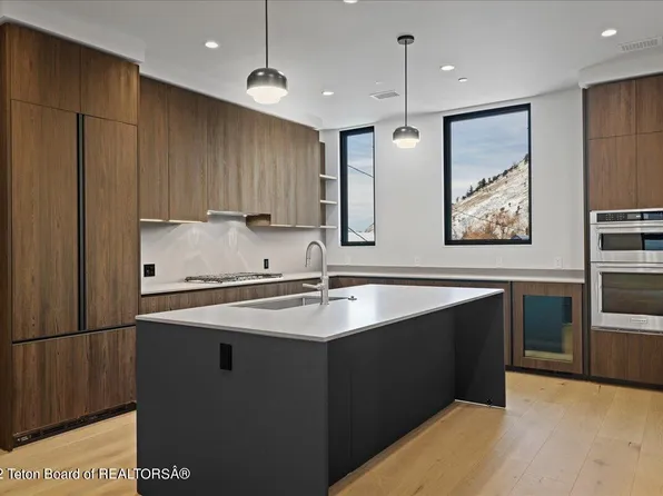 185 N Glenwood St #19, Jackson, WY 83001