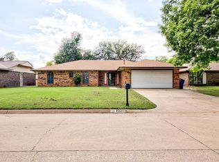 1020 Coventry Rd, Enid, OK 73703