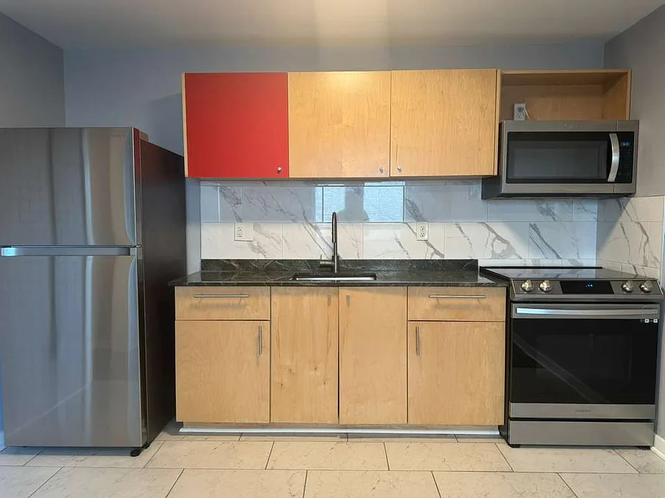 60 Coleman St #2M