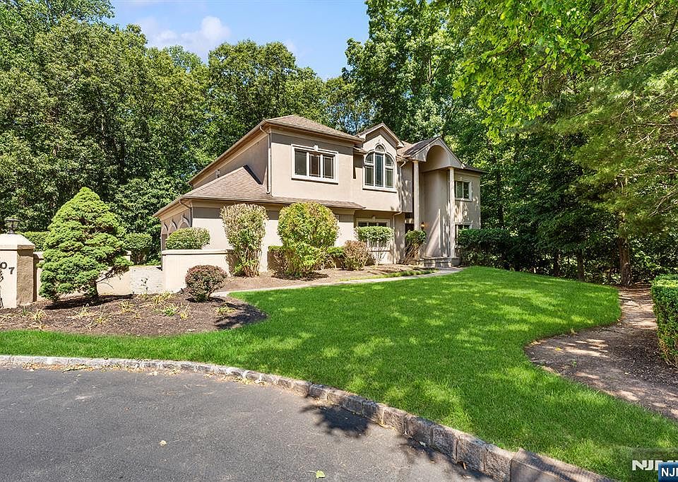 1st image of 307 Daffodil Dr