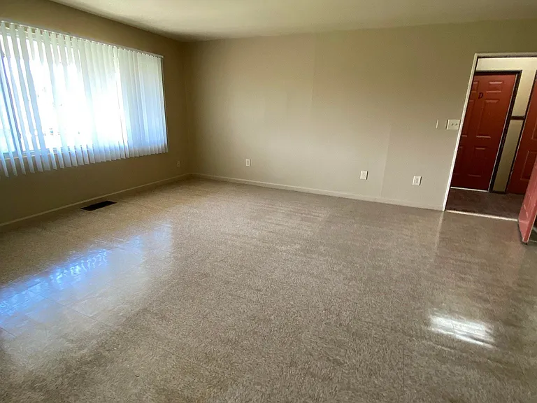 Frederick Avenue Apartments — Photo 23