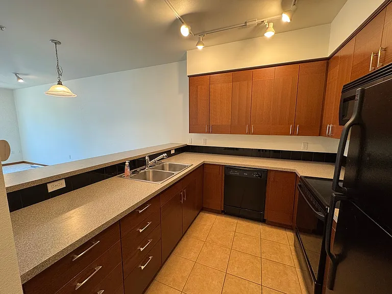 910 Gladstone St #307 — Photo 5