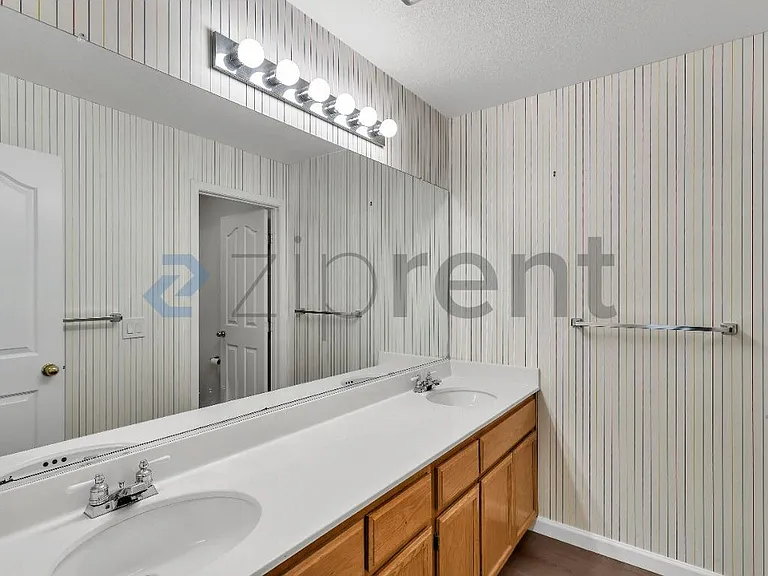 1001 Sandhurst Dr — Photo 46