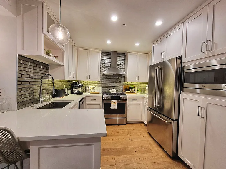212 Bainbridge St #3 — Photo 6