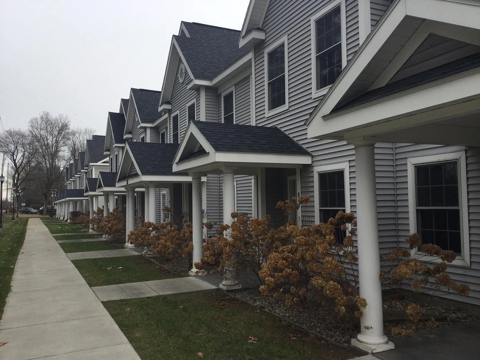 2 bed, 2.5 bath, 1488 sqft, $2,195 — Photo 2
