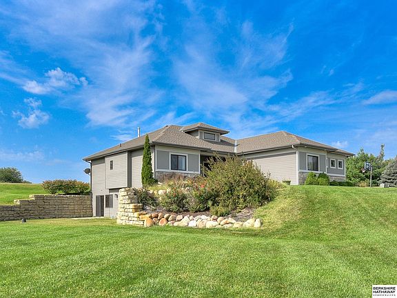 3rd image of 22357 Burr Oak Cir
