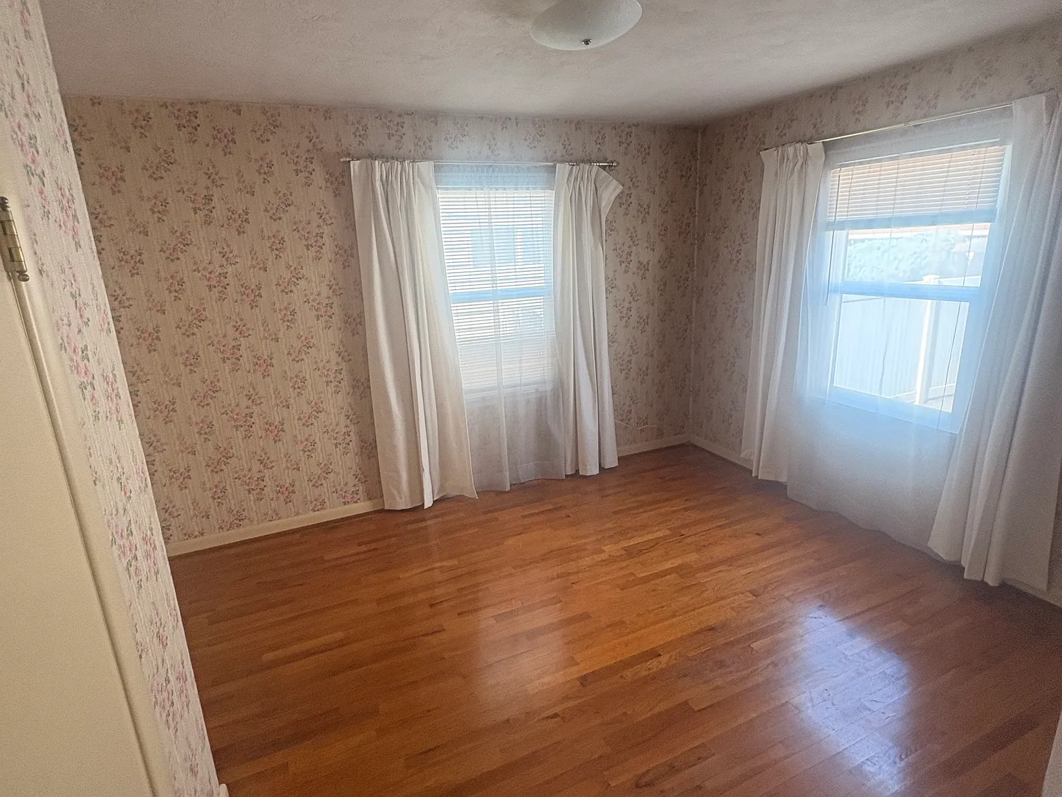 2 bed, 999 sqft, $2,400 — Photo 4