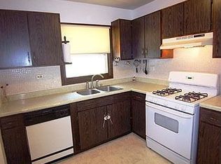 832 Navajo Dr, Lake In The Hills, IL 60156