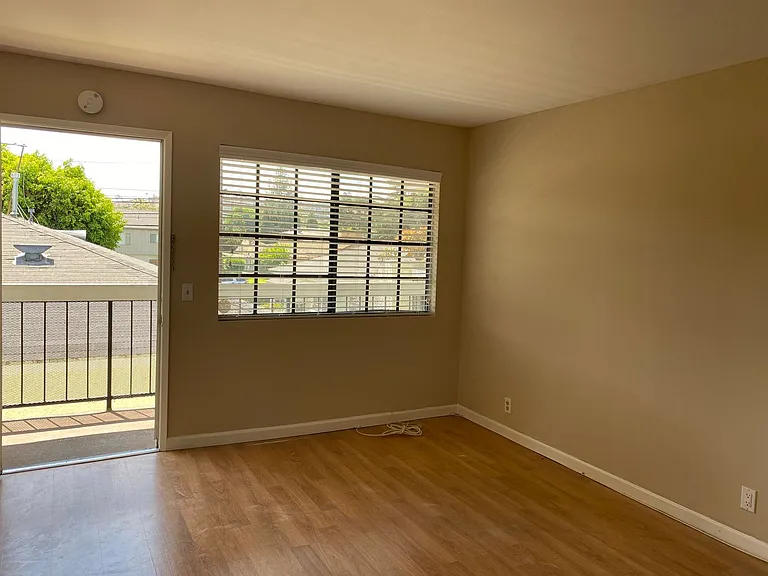 405 W Alameda Ave #J — Photo 4
