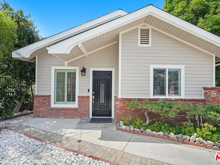 2910 Santa Carlotta St — Photo 39