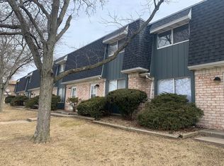 3202 N Molleck Dr, Peoria, IL 61604