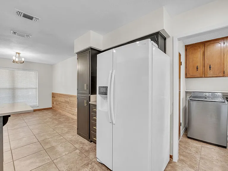 613 Manning Dr — Photo 6