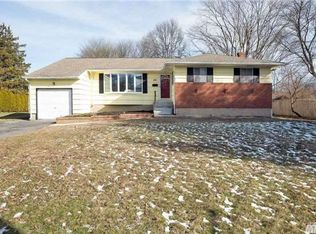 855 Hampshire Rd, Bay Shore, NY 11706