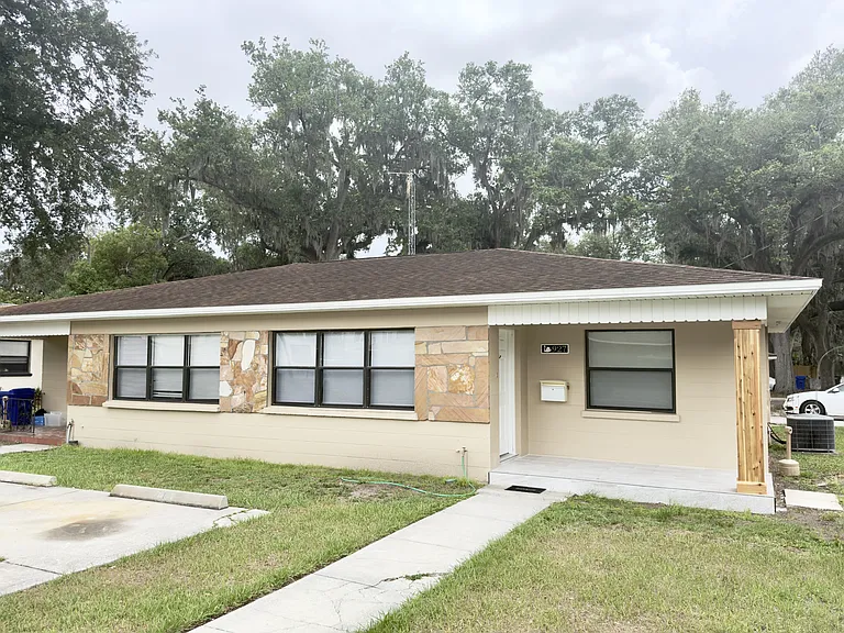 927 E Walnut St — Photo 1