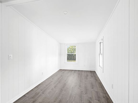 5th image of 206A Division St