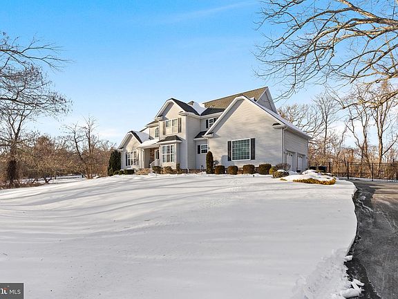 3rd image of 500 W Farms Rd