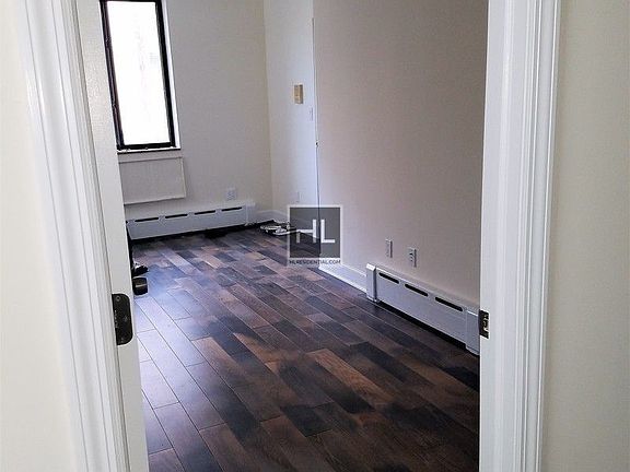 3rd image of 2581 44th St #1