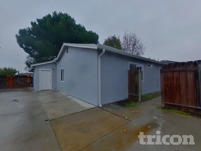 2308 Clinton Ct — Photo 13