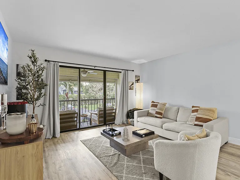 629 Sea Pine Way #D2 — Photo 11
