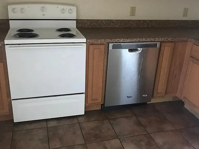 2 bed, 1045 sqft, $875 — Photo 4