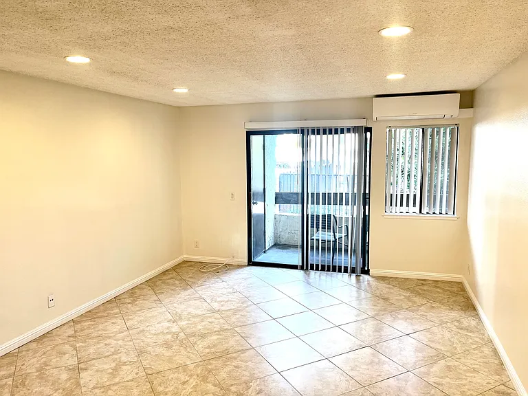 600 W 3rd St #B216 — Photo 3