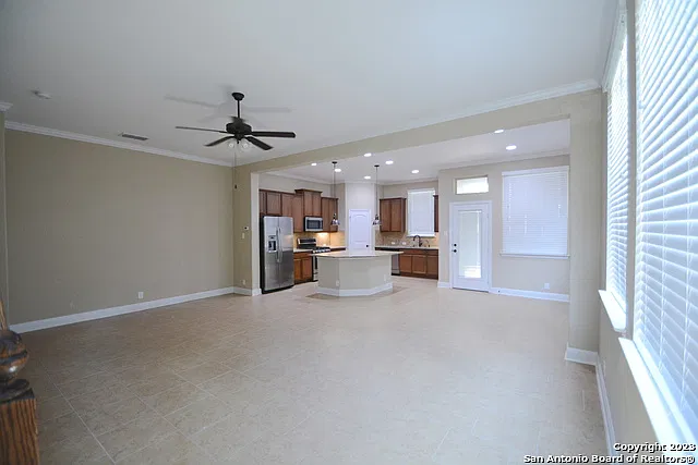 3 bed, 2.5 bath, 1896 sqft, $2,150 — Photo 3