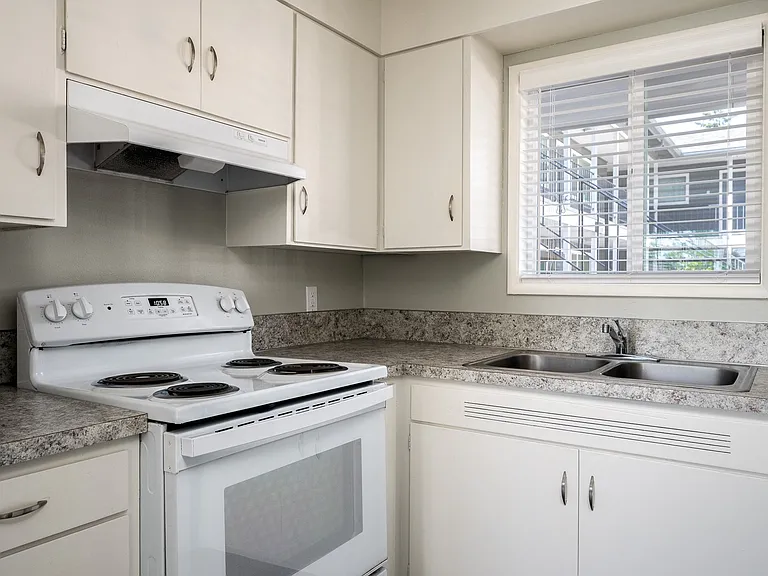 The Avery | Kitchen