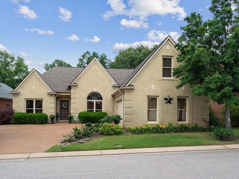 1st image of 620 Warwick Oaks Ln W
