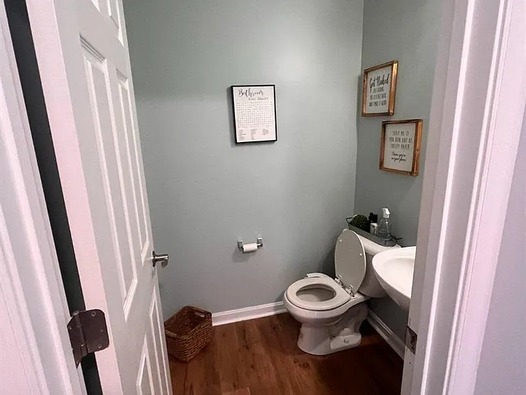 215 Dogwood Ave — Photo 8