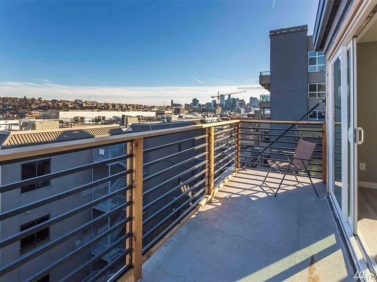 1530 Aurora Ave N #400 — Photo 4
